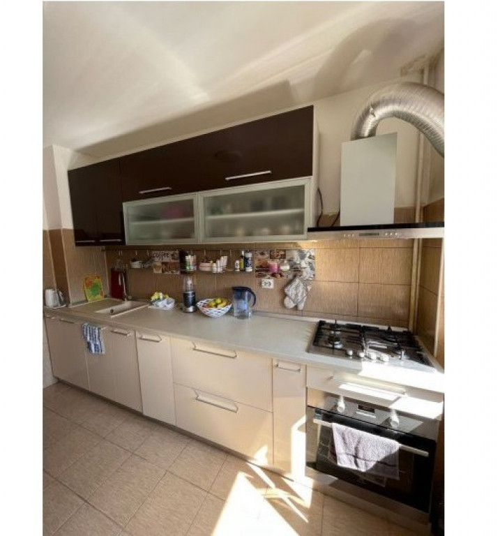 Berceni, Ap. 4 cam,cu imbunatatirii,si Centrala proprie