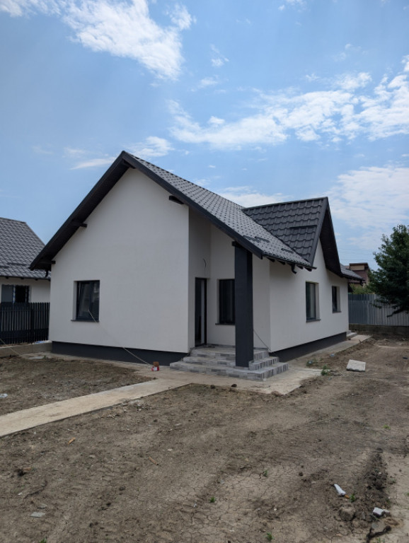 Casa 2025 Lilieci Rozelor (Apa, Canalizare, Gaz) terasa + be