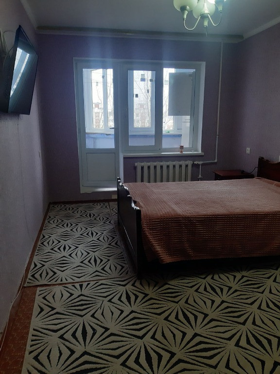 Inchiriez un apartament cu 1 camera in zona Semi-Centrala