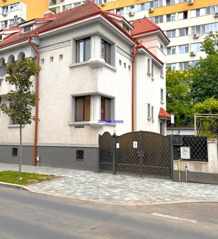 Vanzare Vila cu 7 camere Ferdinand Mihai Bravu