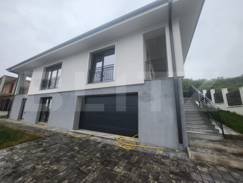 Casa individuala cu 6 camere,priveliste superba,600 mp teren