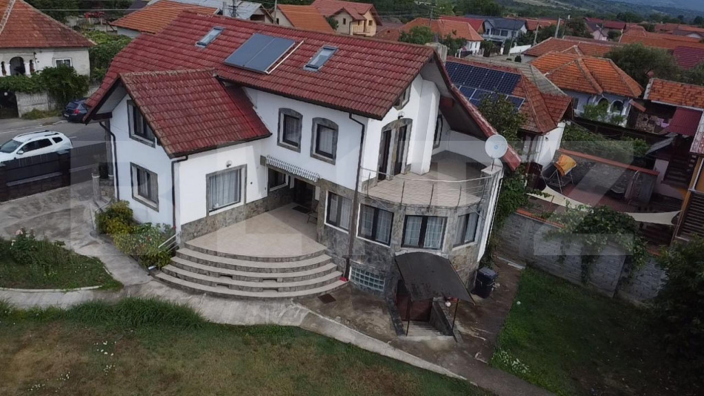 Casa P+E+M cu 4 camere, 250 mp si 3000 mp teren, zona Arcani