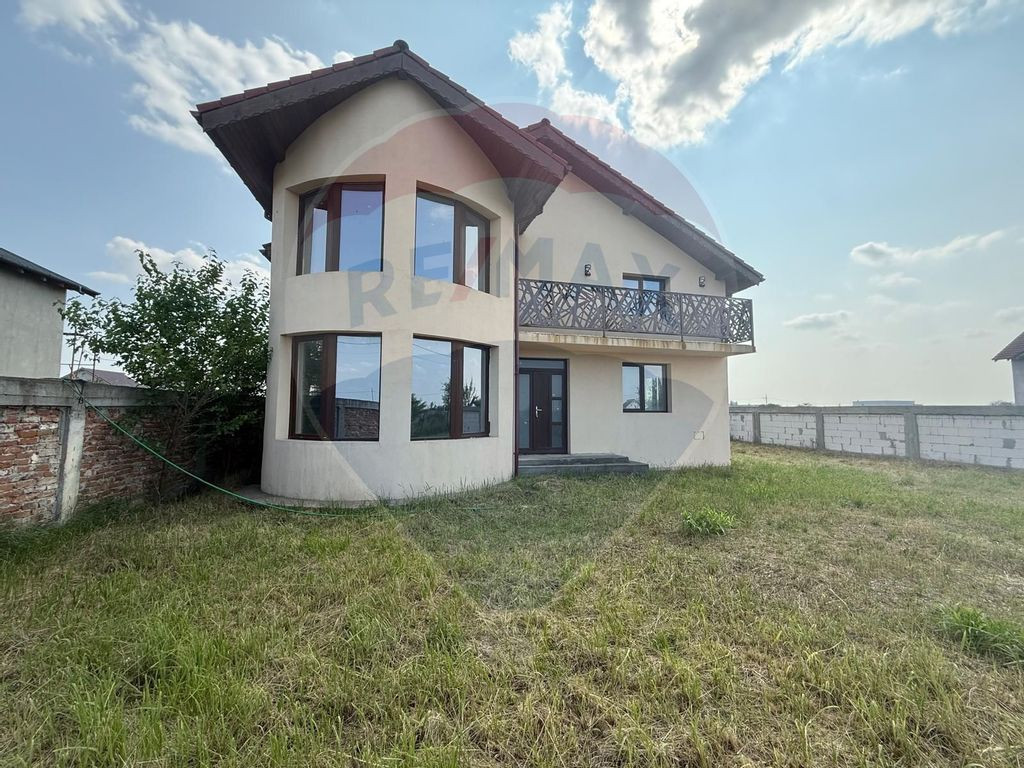 Casă / Vilă cu 4 camere de vânzare în zona Ghercesti