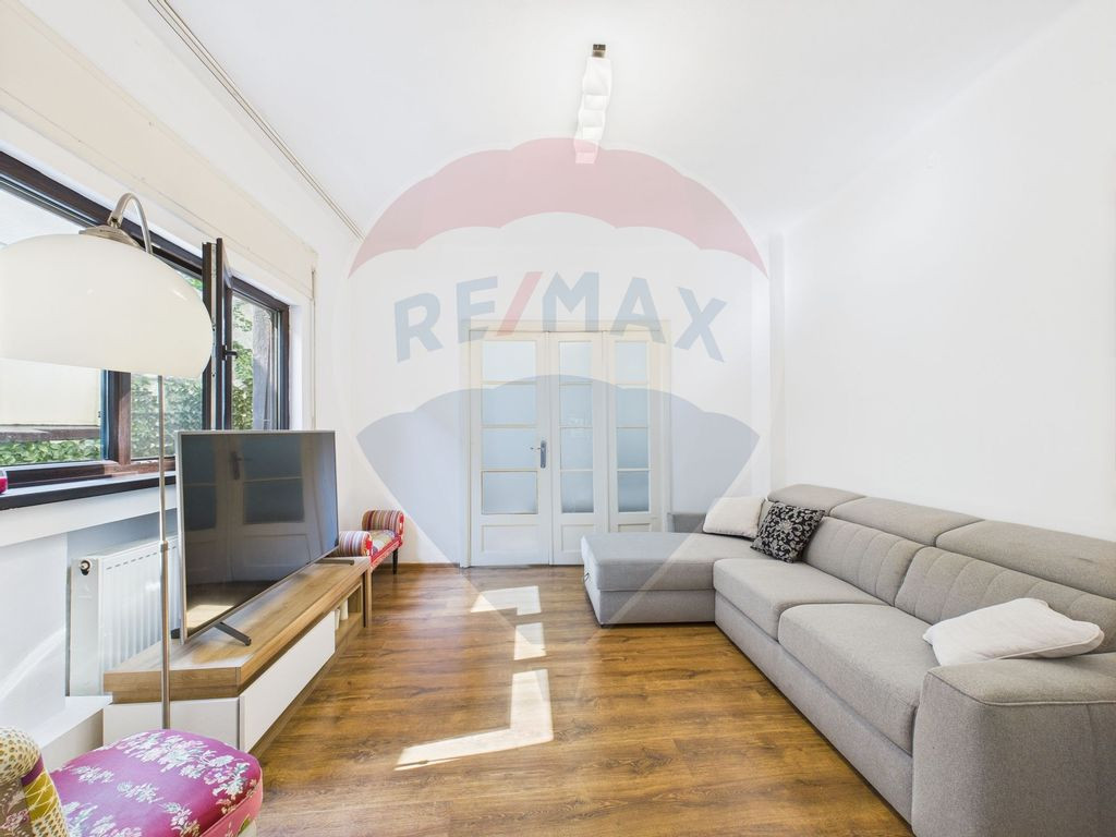 Apartament in vila de inchiriat - Curte Proprie