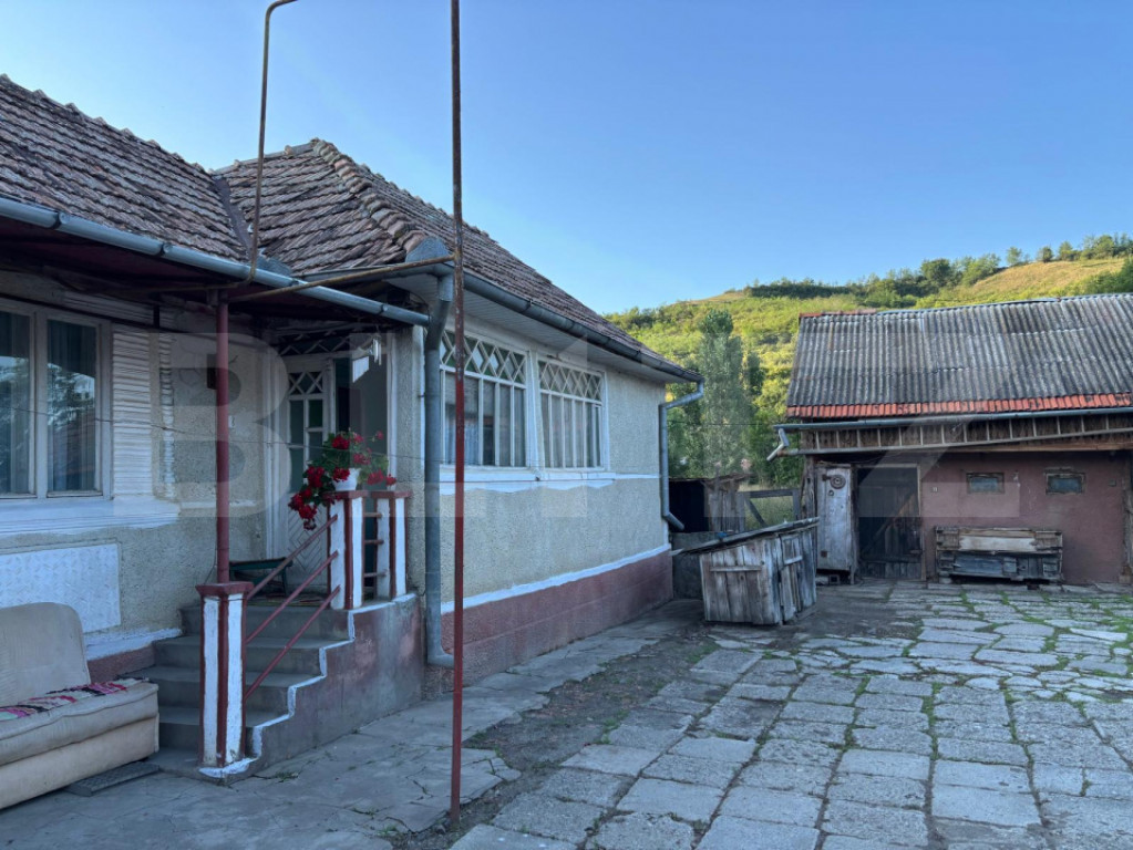 Casa 70mp+4 anexe+teren 1400mp(14 ari) intravilan,zona Lechi