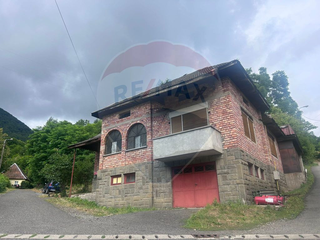 Casa cu teren generos de vanzare in Cartierul Ferneziu-zo...