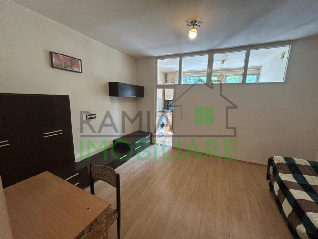 Garsonieră 33 mp în Tractorul, aproape de Coresi Mall