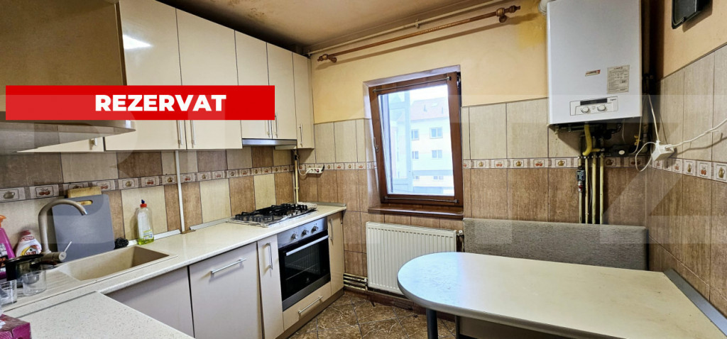 Apartament de vanzare, cu 3 camere, decomandat, str. N. Ior