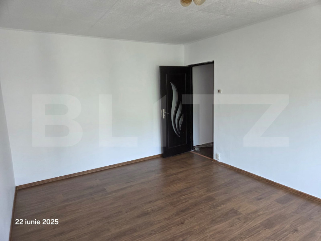 Apartament de vanzare, cu 2 camere, 37 mp, zona Micro 11