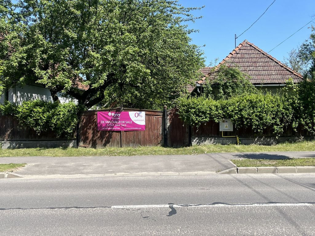 Căsuța bunicii de vânzare -locație excelentă, posibi...