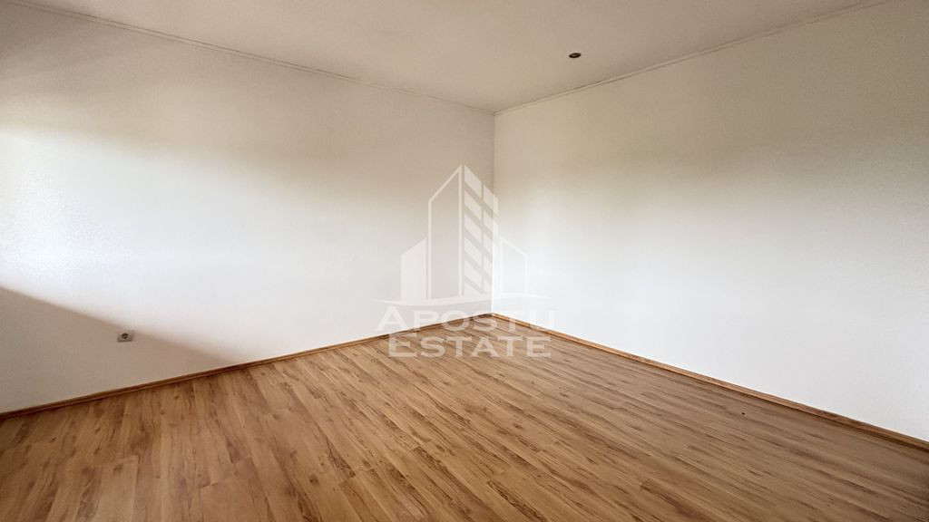 Casa cu 7 camere - ideal pentru afacere - teren generos -...