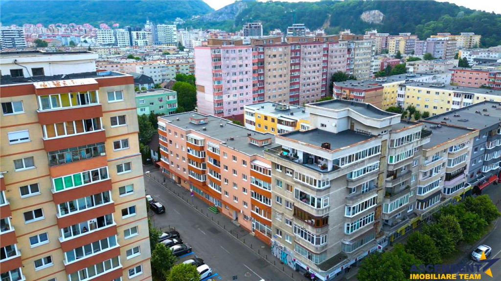 Spatiu comercial,vitrinat,doua intrari,acces facil, Calea Bu