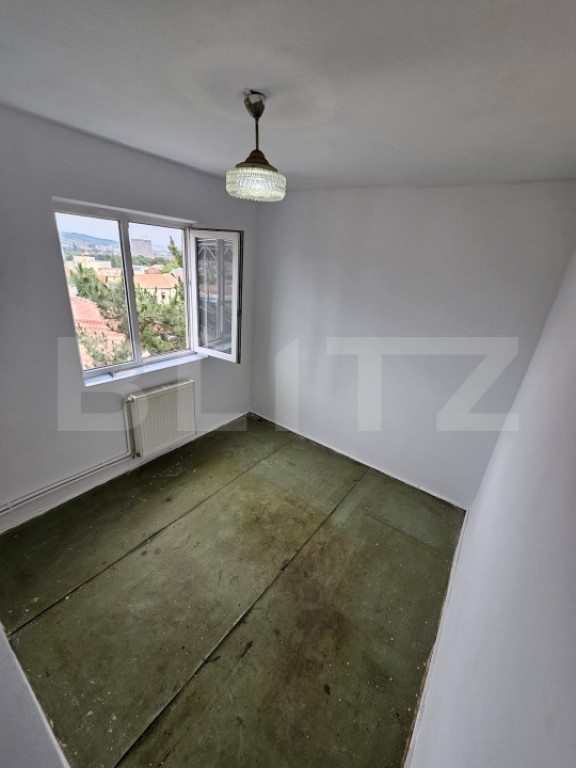 Garsonieră, de 11 mp, in zona Gruia, etaj 3/4