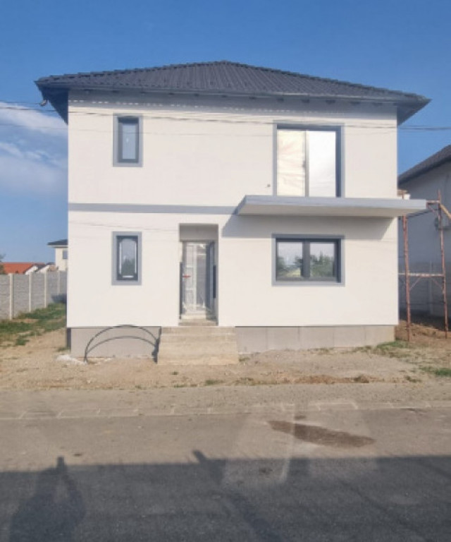 Casa individuala de vanzare in Cristian