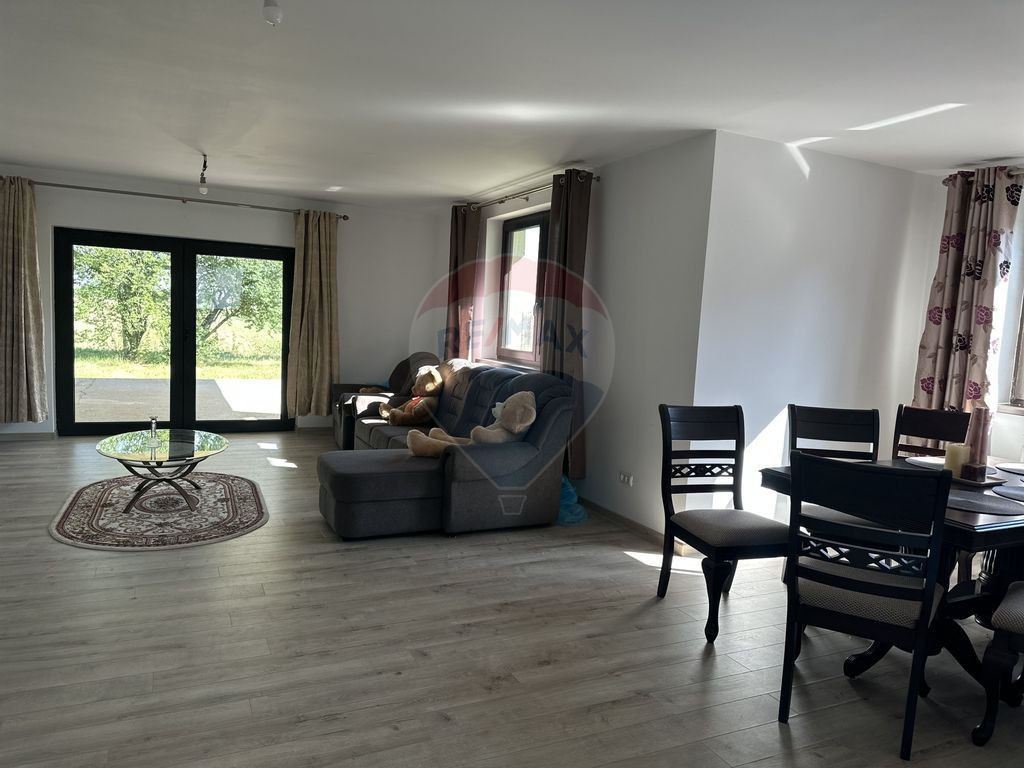 Casă / Vilă cu 4 camere de vânzare în zona Central