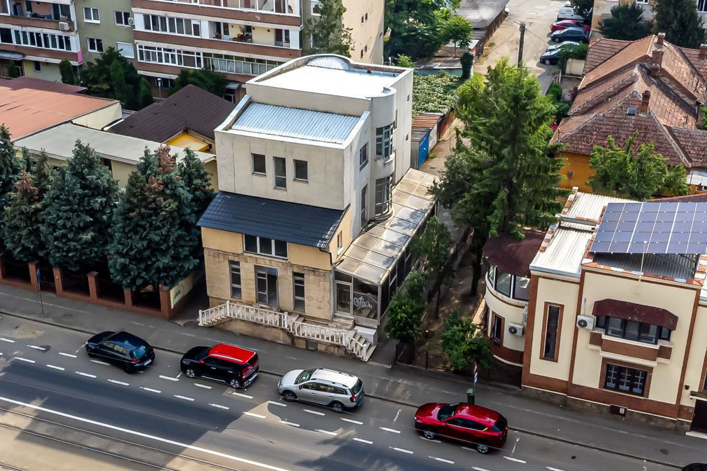 Imobil versatil, ideal pentru investiție, zonă cu trafi...