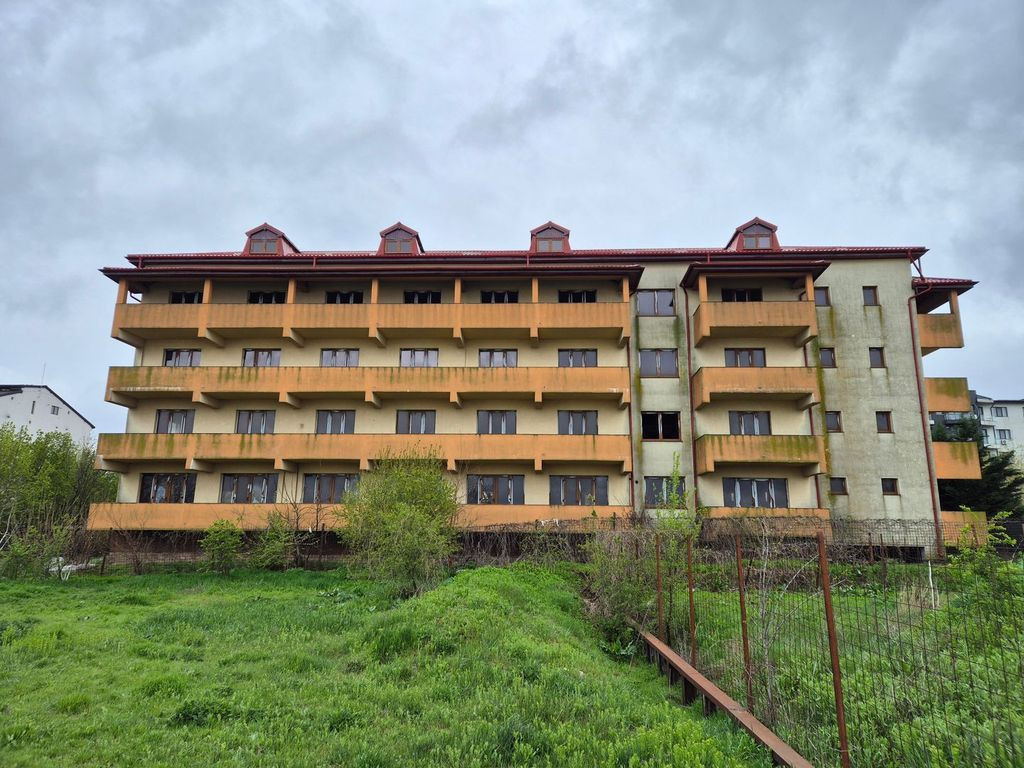 Cladire S+P+3+M - 1762,18 mp + teren 1608 mp - Lacul Morii