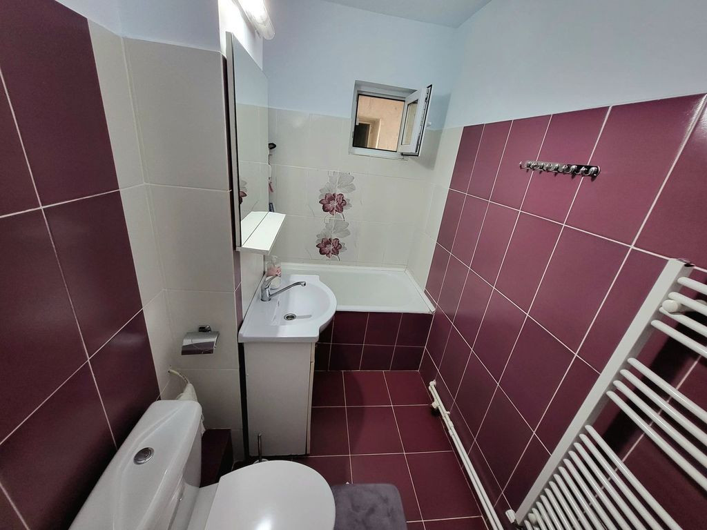 Apartament 3 camere ,Micro 20,et 2