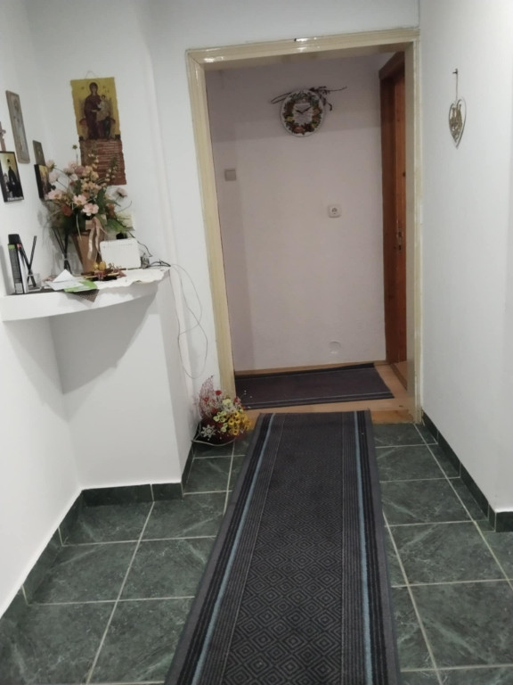 Privat... apartament 3 camere strada Volovățului
