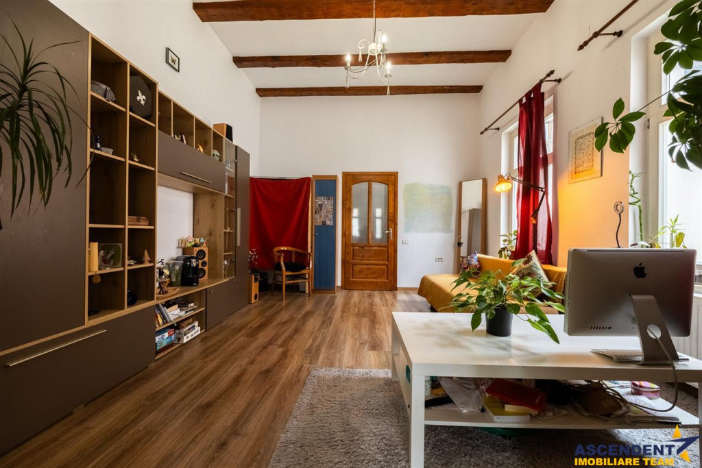 FILM! Spatiu comercial de 18.5mp Corp de casa cu 2 camere,