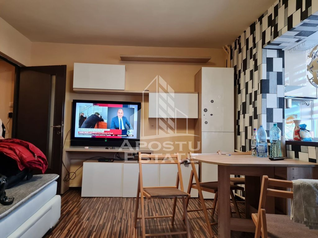 Apartamentc cu 1 camera si balcon, etajul 1 , zona Girocului