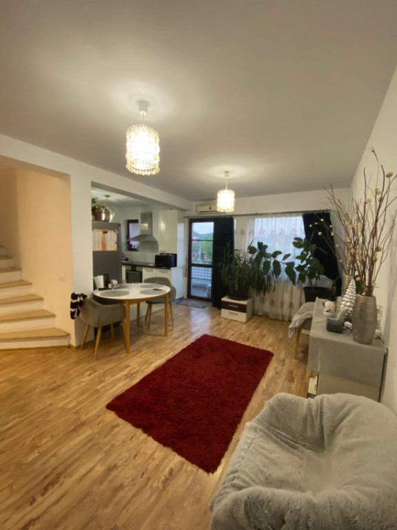 Apartament de vanzare, cu 3 camere, 120 mp, zona Marul de Au