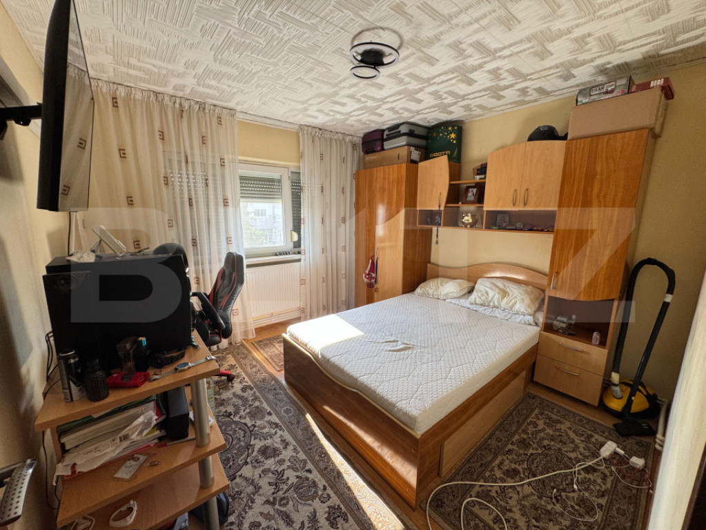 Apartament de 3 camere, decomandat, cartierul 1 Mai