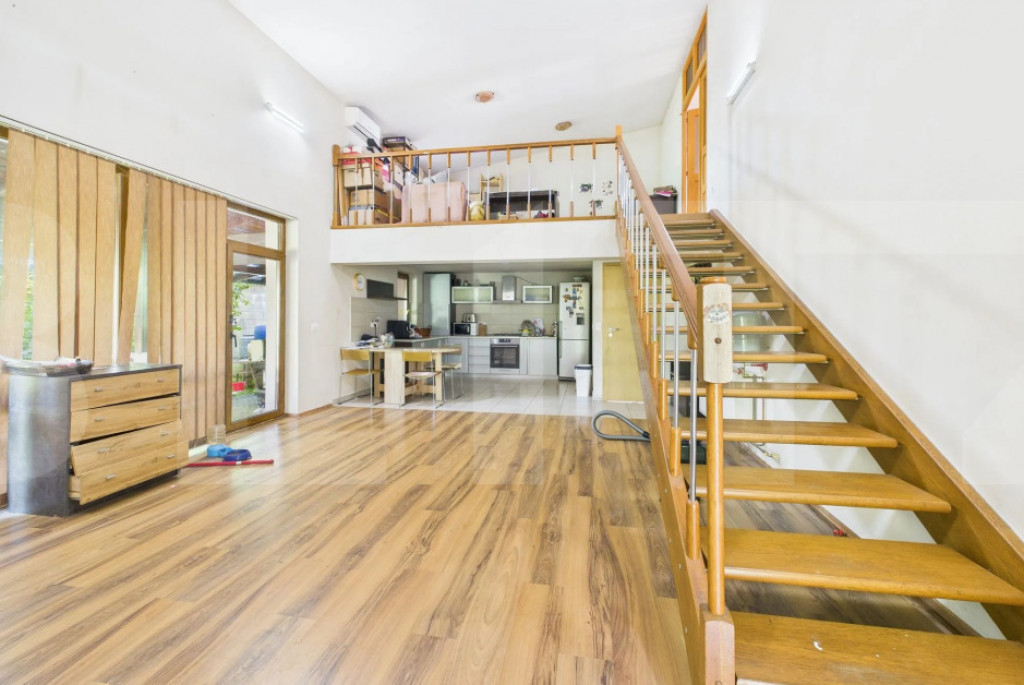 Casa compusa din doua apartamente, de vanzare, cu 8 camere,