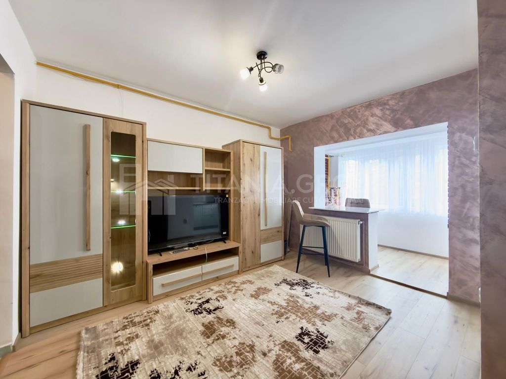 Garsoniera mobilata si utilata, prima inchiriere - zona J...