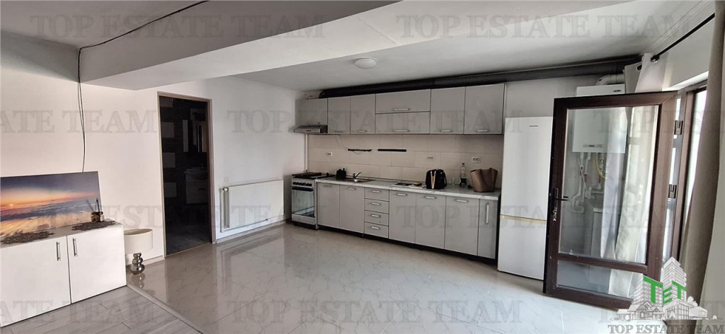 Casa moderna, complet mobilata, 3 camere - zona Stadion, Con
