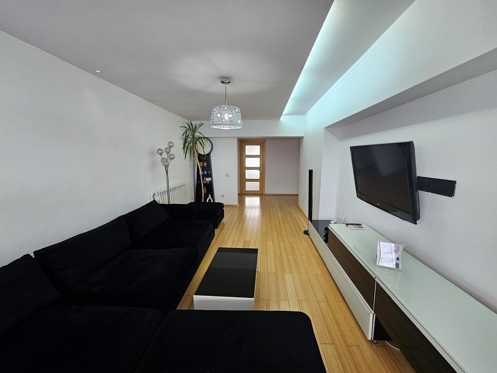 Apartament 4 camere decomandat TROCADERO