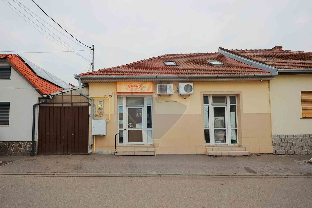 Spațiu comercial, de închiriat, în Ioșia, str. Vasile...