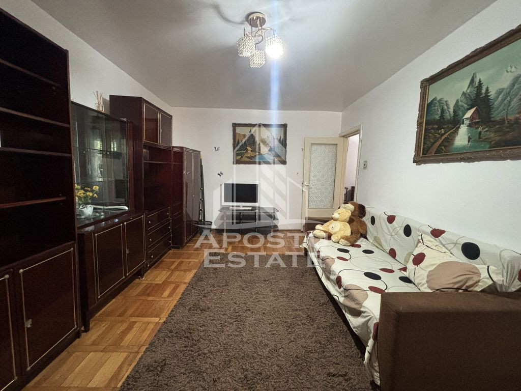 Apartament cu 2 camere, decomandat, centrala proprie