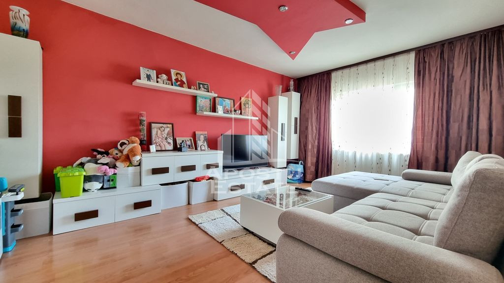 Apartament 3 camere, etaj intermediar, centrala proprie, ...