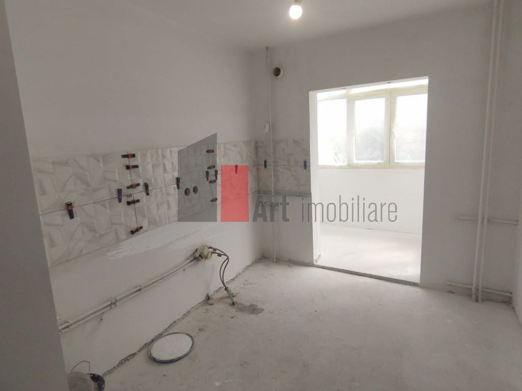 Vânzare apartament 3 camere Apărătorii Patriei - Spiru...