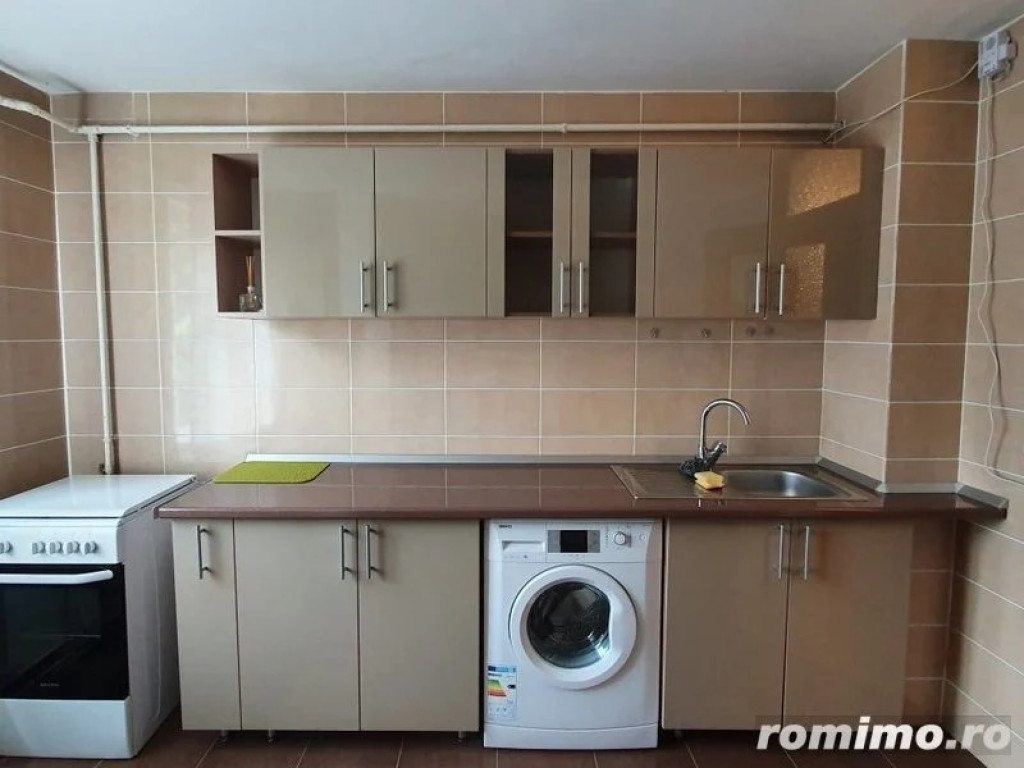 2 camere in spatele Facultatii de Medicina