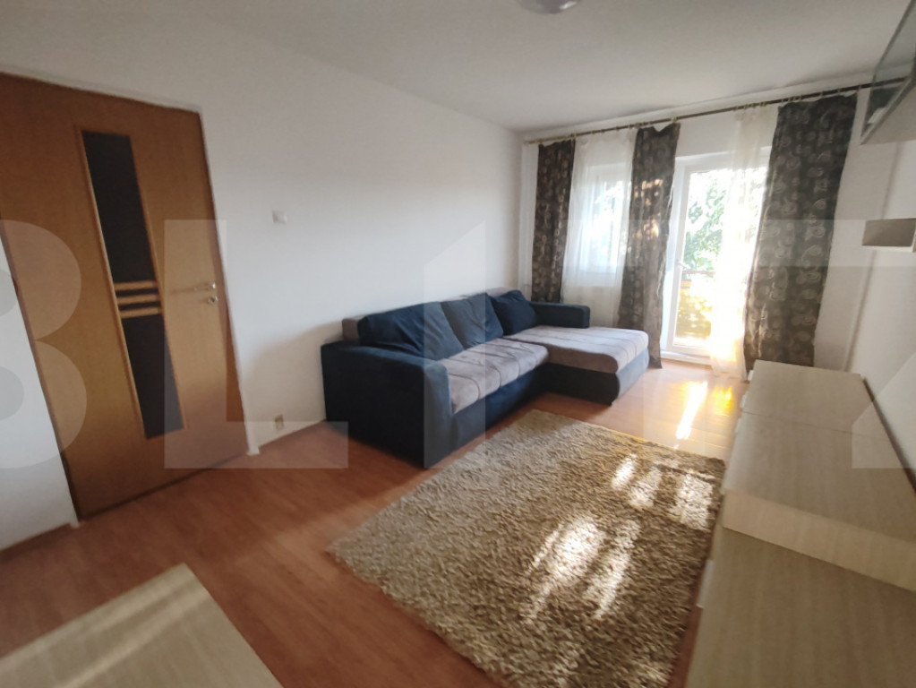 Apartament spatios de vanzare-zona Lipovei