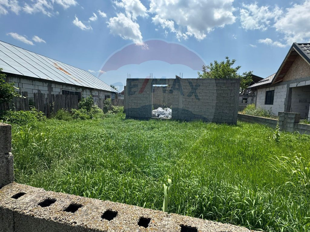 Casă / Vilă în constructie în Câmpineanca