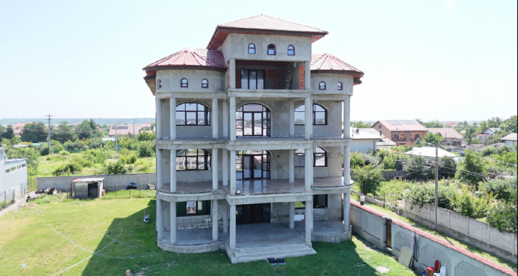 1 DECEMBRIE, CASA P+2E+M, LOT 1900 MP!