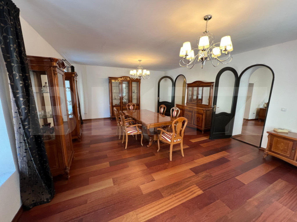 Apartament cu 2 camere, 130 mp, zona Centru Istoric