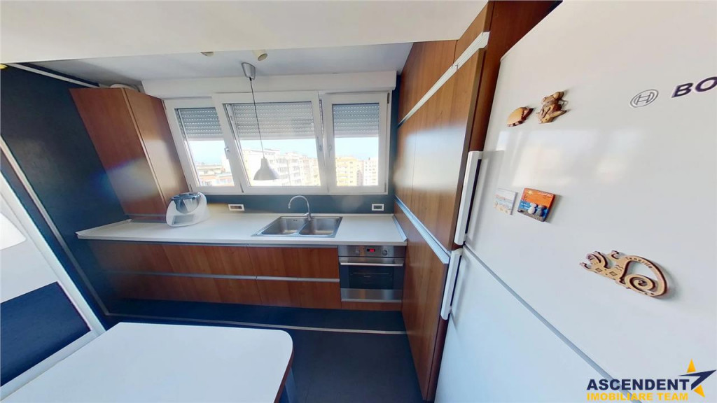 Apartament cu 2 camere,recompartimentat in 3 camere,54 mp,Gr