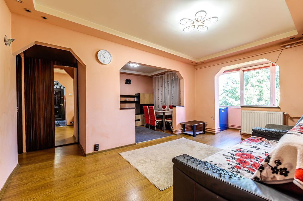 Apartament cu 3 camere cu centrala proprie in zona UTA Co...