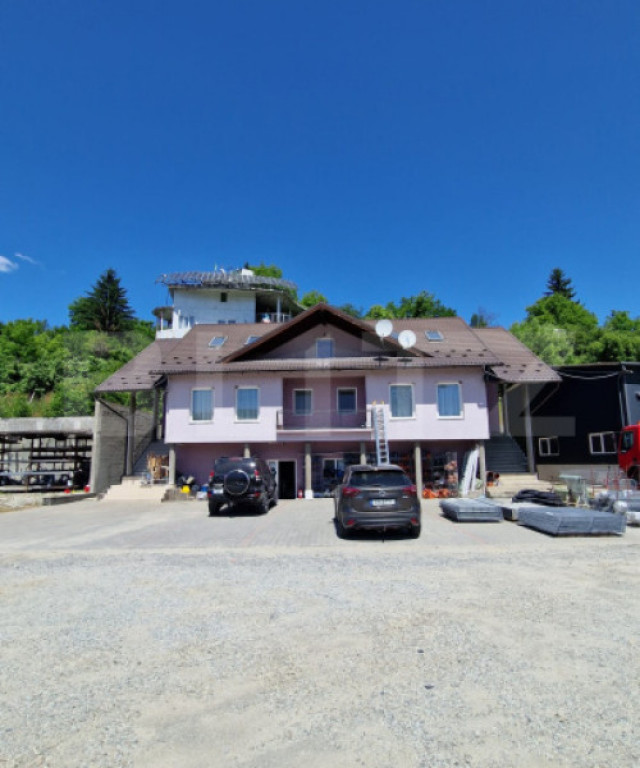 Duplex+Hala+5000 mp teren,zona Rebrisoara