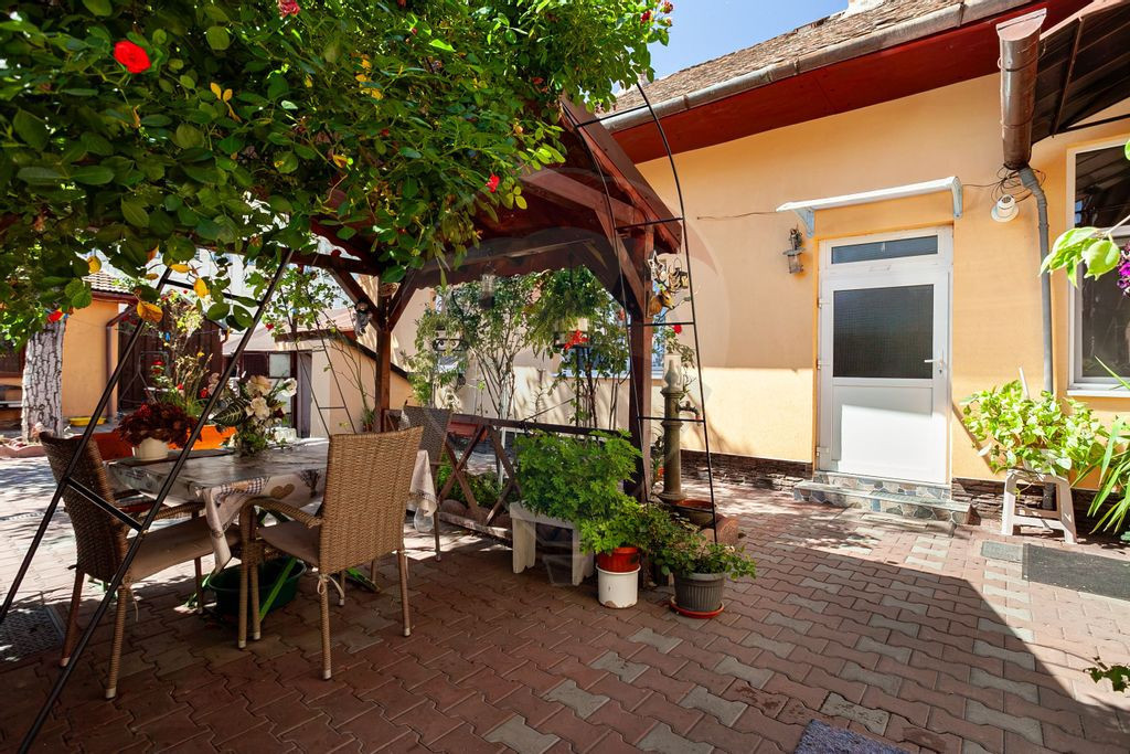 Apartament 2 camere , renovat, mobilat- utilat, zona cent...