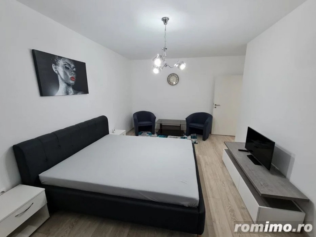 1 camera situat in zona Girocului