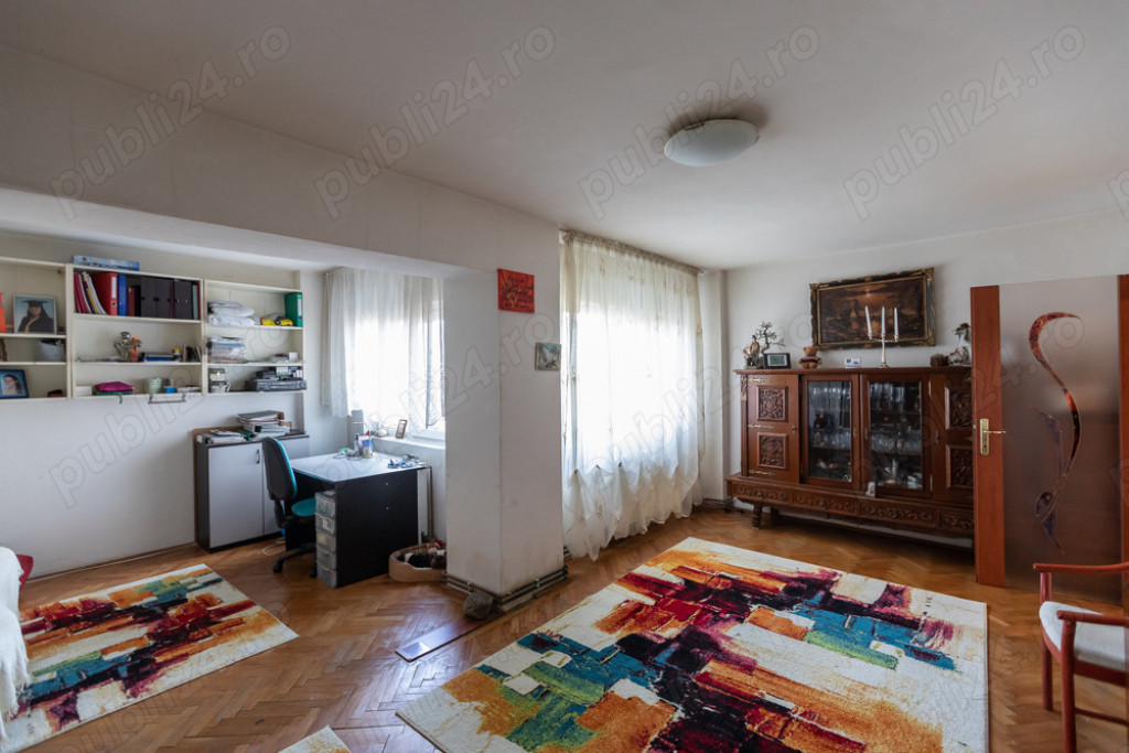 Apartament de 4 camere zona CENTRUL CIVIC ,str. Toamnei