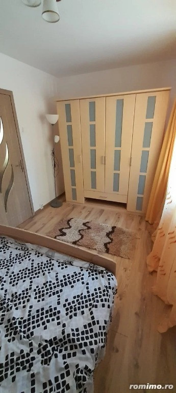 2 camere in zona Complexului Studentesc