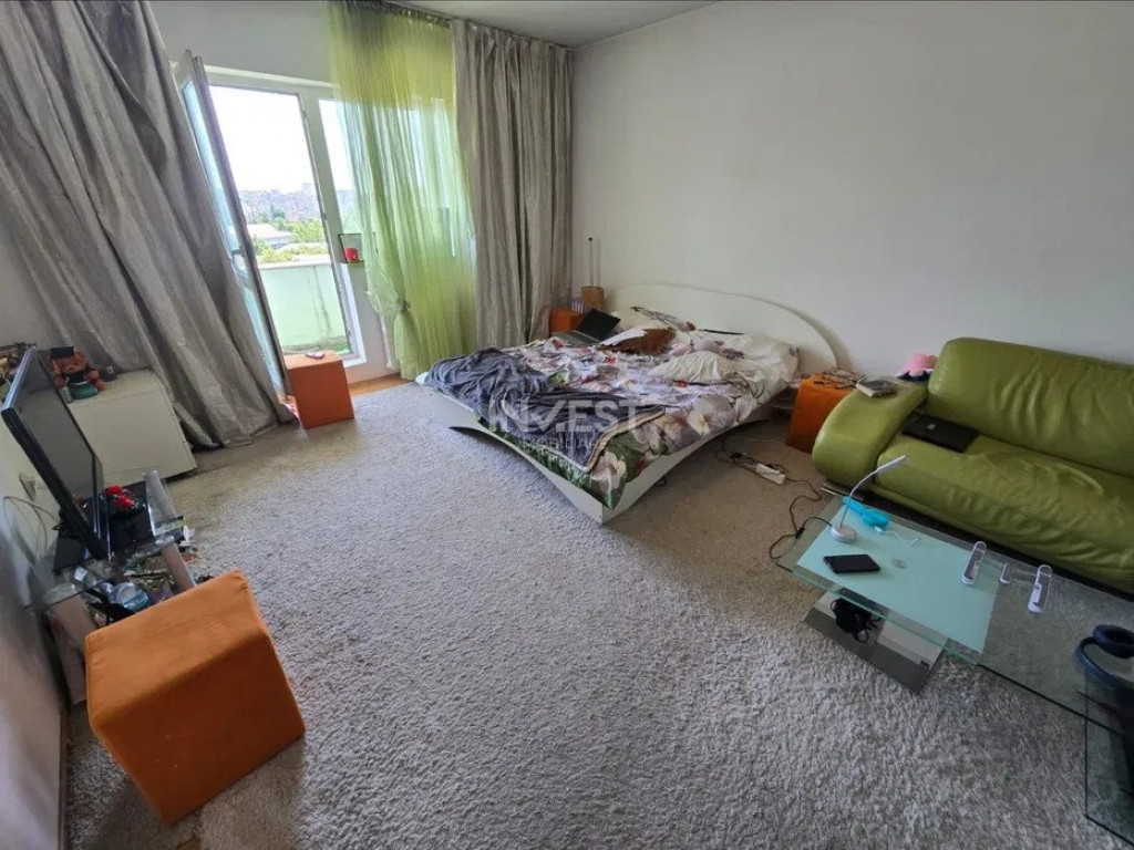 Zimbru- Apartament cu 1 camera decomandat mobilat