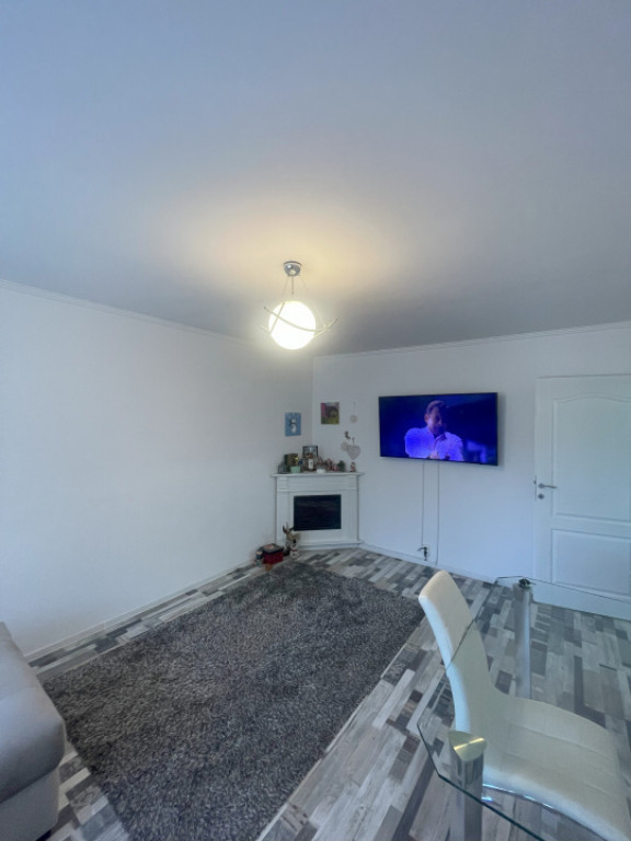 Apartament de vanzare, cu 3 camere decomandat, 75mp, zona Ol