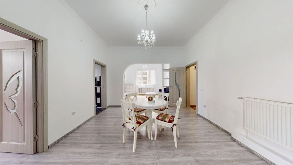 Apartament deosebit 3 camere 115 mp Calea Calarasilor Com...
